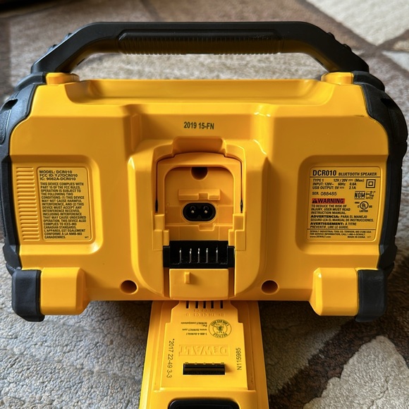 DeWALT BT SPEAKER, CHARGER & BATTERY - Picture 5 of 15